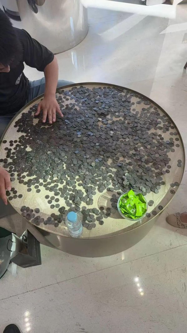 龙辉配资 上海农商行拒2万枚硬币兑换，理由：客户无法说明来源